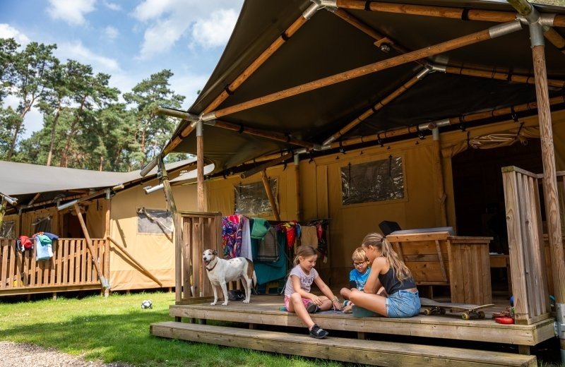 Safaritent 5 pers met sanitair 1