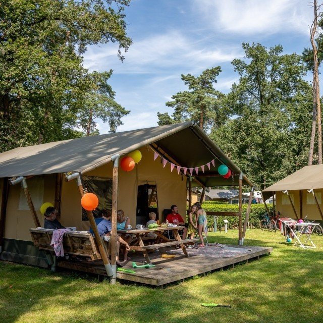 Safaritent 6 pers met sanitair 2