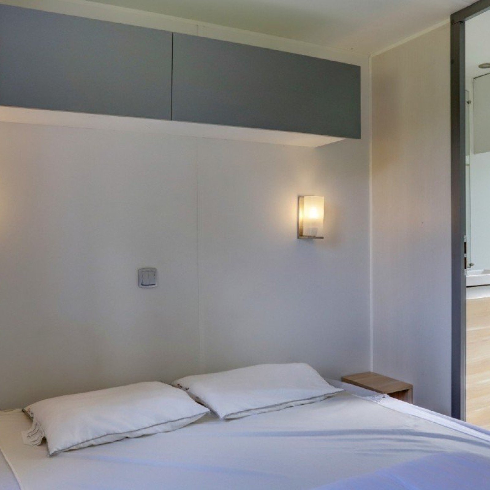 Stacaravan luxe 6 personen slaapkamer 1